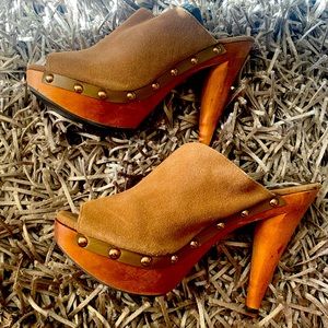 Suede Clogs with stufs
